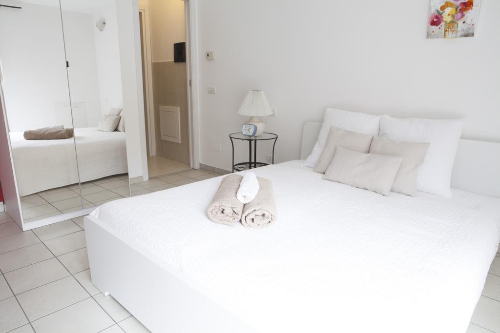 Alessia'S Flat - Loreto Milan Bagian luar foto